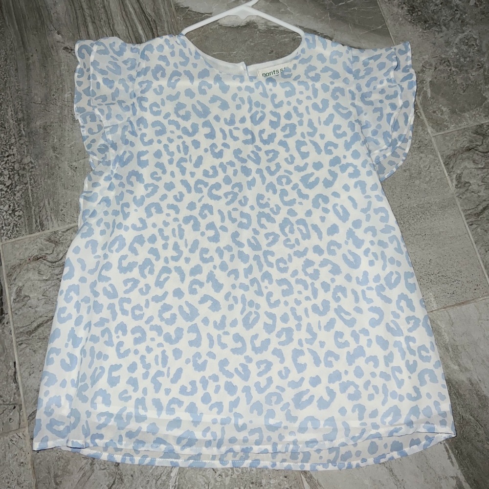 Light blue and white cheetah print top with little ruffle on the sleeves